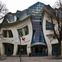 Crooked House Poland